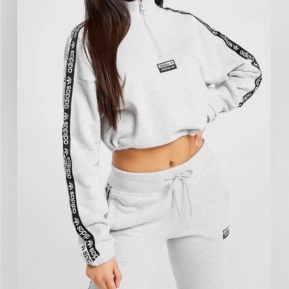 Adidas Originals Cropped Half Zip Sweatshirt XS Grey Streetwear Clean Girl Y2K - Picture 1 of 10